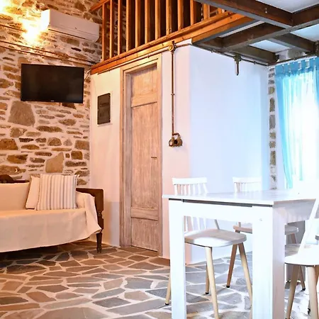 παραδοσιακη -χωριατικη κατοικια με αυλη * Kitnos