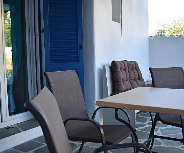 παραδοσιακη -χωριατικη κατοικια με αυλη *