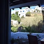 παραδοσιακη -χωριατικη κατοικια με αυλη Сasa de vacaciones *