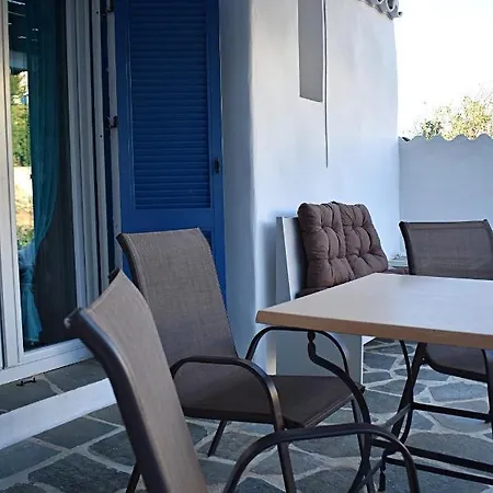 παραδοσιακη -χωριατικη κατοικια με αυλη *