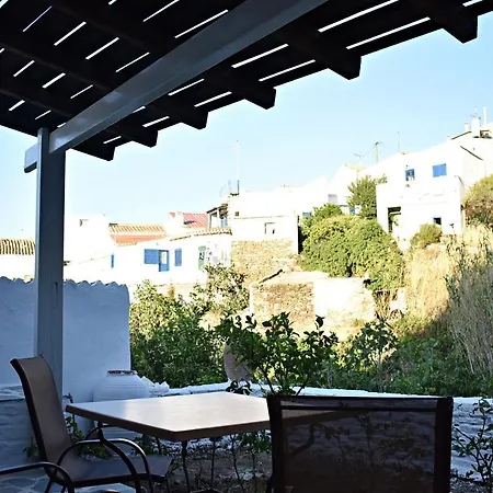 παραδοσιακη -χωριατικη κατοικια με αυλη Сasa de vacaciones Kithnos