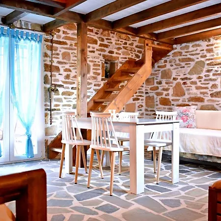 παραδοσιακη -χωριατικη κατοικια με αυλη *