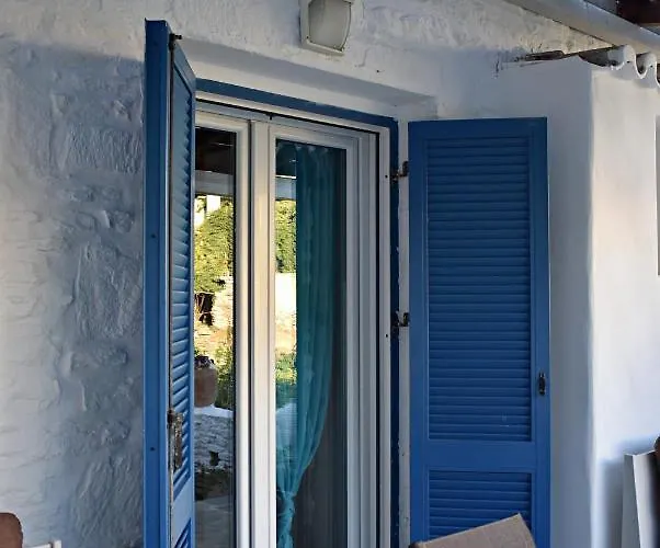 펜션 παραδοσιακη -χωριατικη κατοικια με αυλη 키트노스