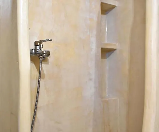 παραδοσιακη -χωριατικη κατοικια με αυλη Kithnos