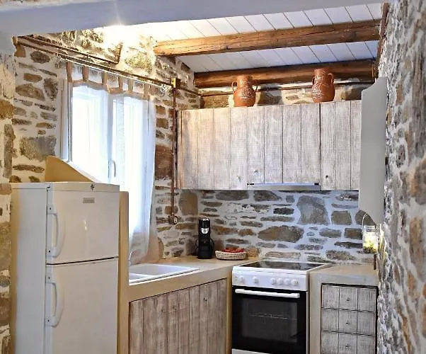 παραδοσιακη -χωριατικη κατοικια με αυλη Semesterbostad