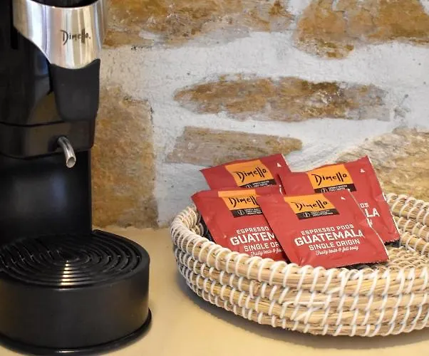 παραδοσιακη -χωριατικη κατοικια με αυλη