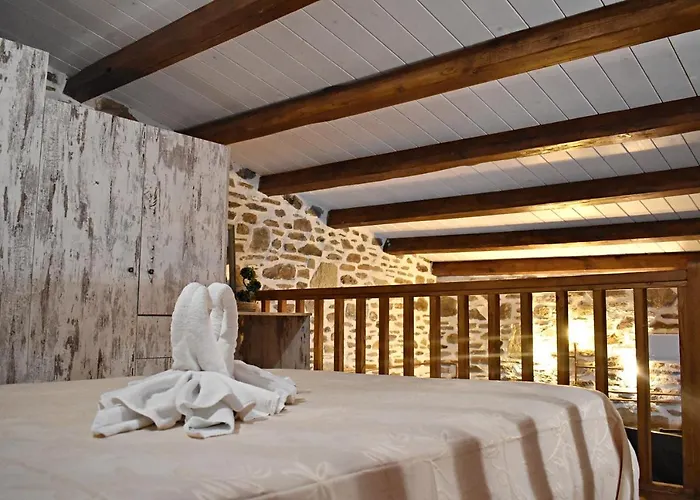 παραδοσιακη -χωριατικη κατοικια με αυλη